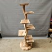 AM-KP180-T1-RE Arbre à chat / Griffoir / étalage en bois de suar, modèle "Recta"
