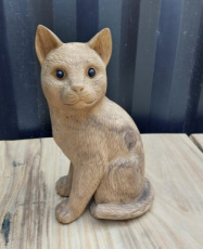 AM-STAT-CAT_T3 Kat in SUAR Hout - "zittend" model