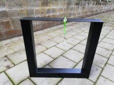 Metalen poten voor eettafels - "U" model (2 stuks)