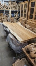 Suar tafel met matrix poot en vernist